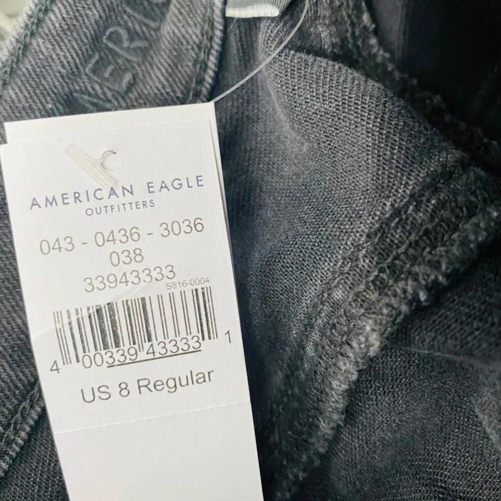 AMERICAN EAGLE Mom Jeans Comfort Stretch Waistband Black Distressed NWT Size 8 - Picture 13 of 16